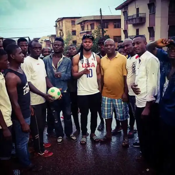 Flavour Mobbed By Fans In Achara Layout, Enugu (Photos/Video)